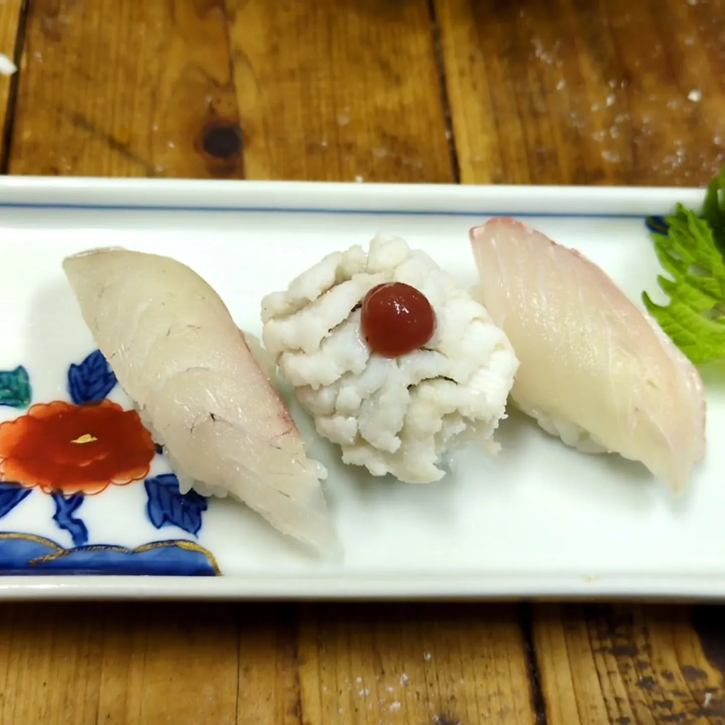 ✨天然の鱧を贅沢に使用した寿司盛り合わせが登場です🍣🌿。
